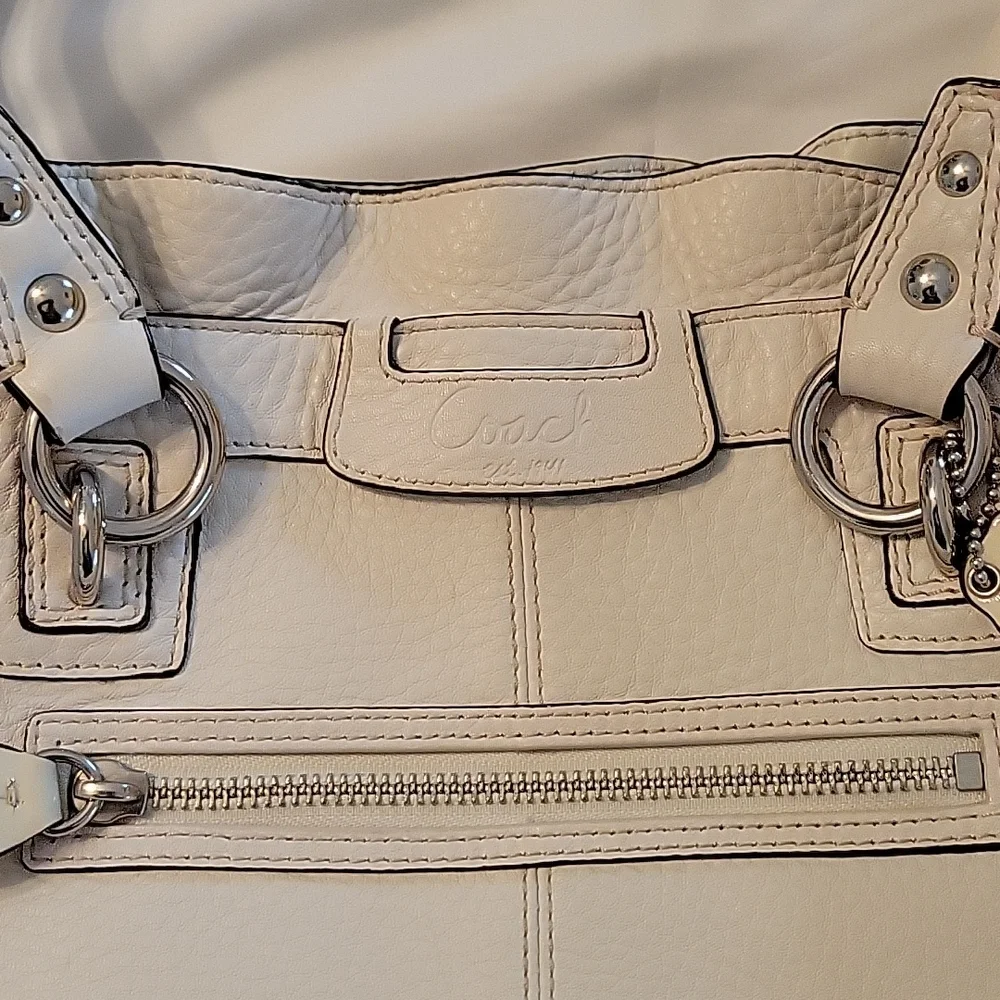 Authentic Coach handbag - Picture 2 of 14